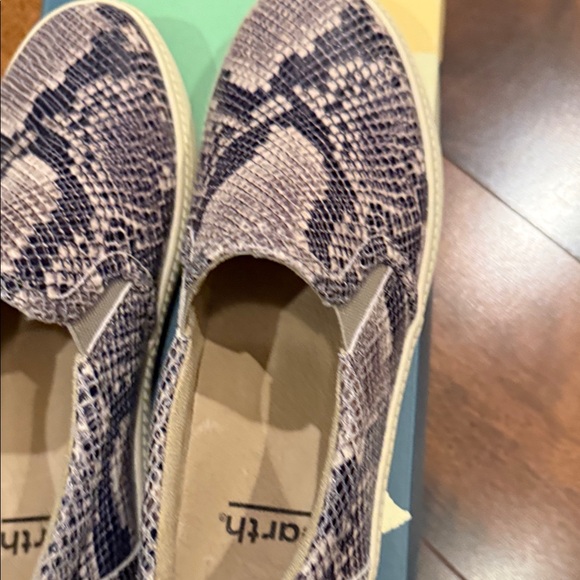 Brand New 6.5 Earth Snakeskin Slip-On Sneakers - Picture 5 of 8